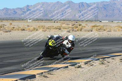 media/Jan-10-2025-CVMA Friday Practice (Fri) [[489e0da257]]/Group 4 and Trackday/Session 2 (Turn 4 Inside)/